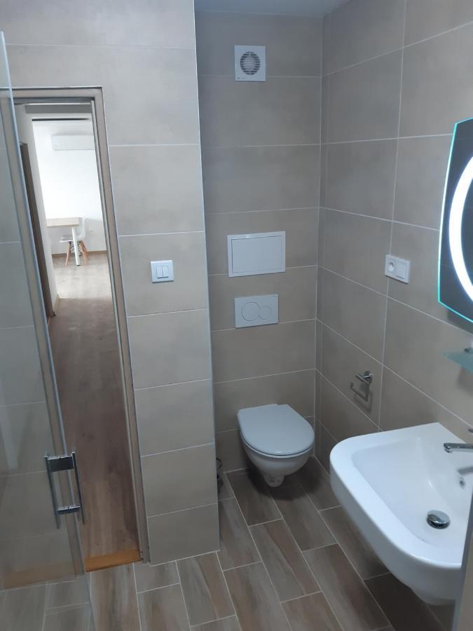 Hotel Felicia Kaluža Extérieur photo