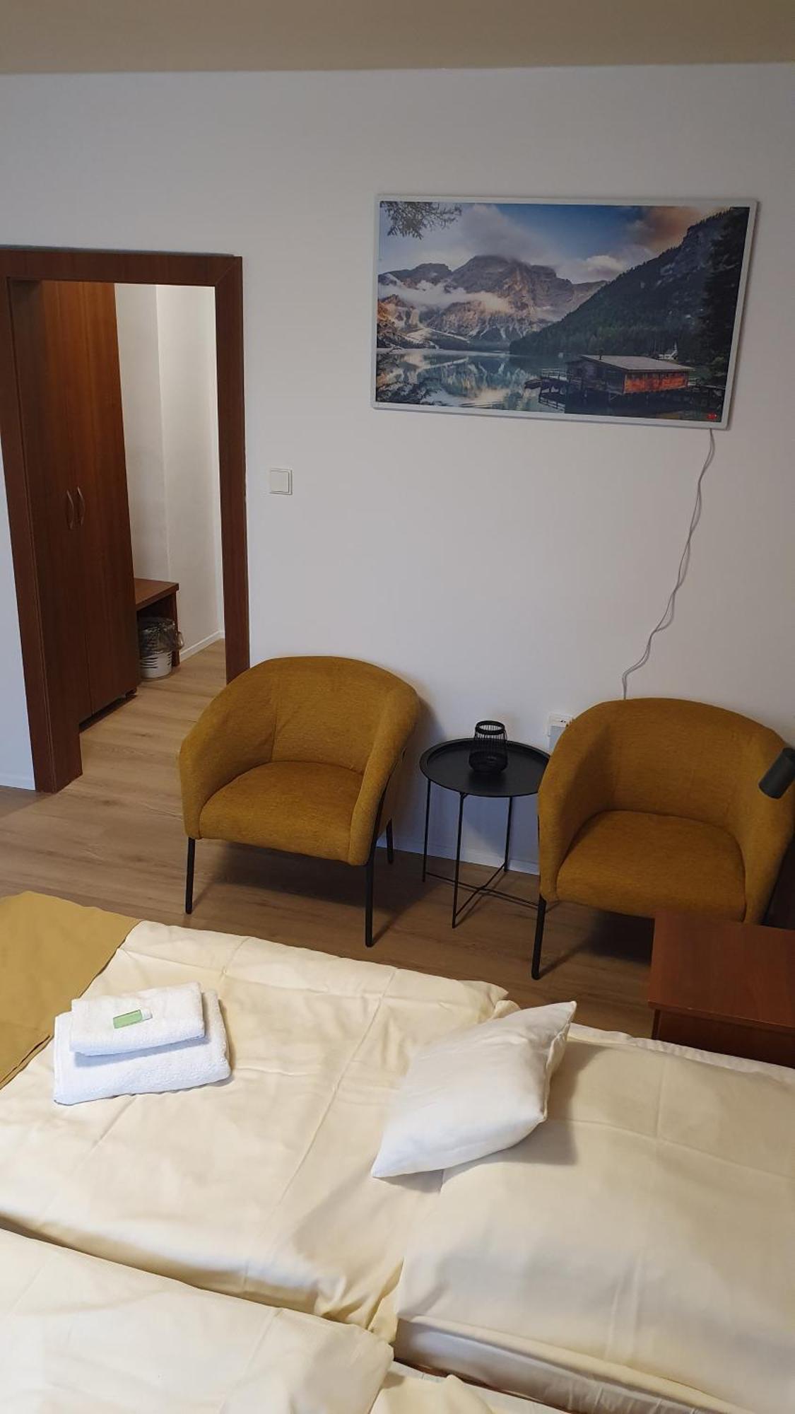 Hotel Felicia Kaluža Extérieur photo