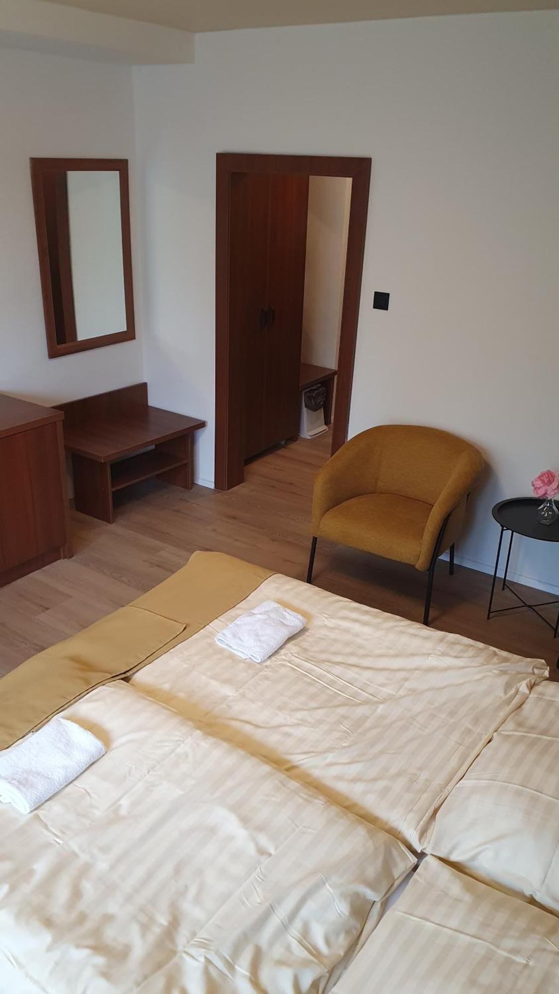 Hotel Felicia Kaluža Extérieur photo
