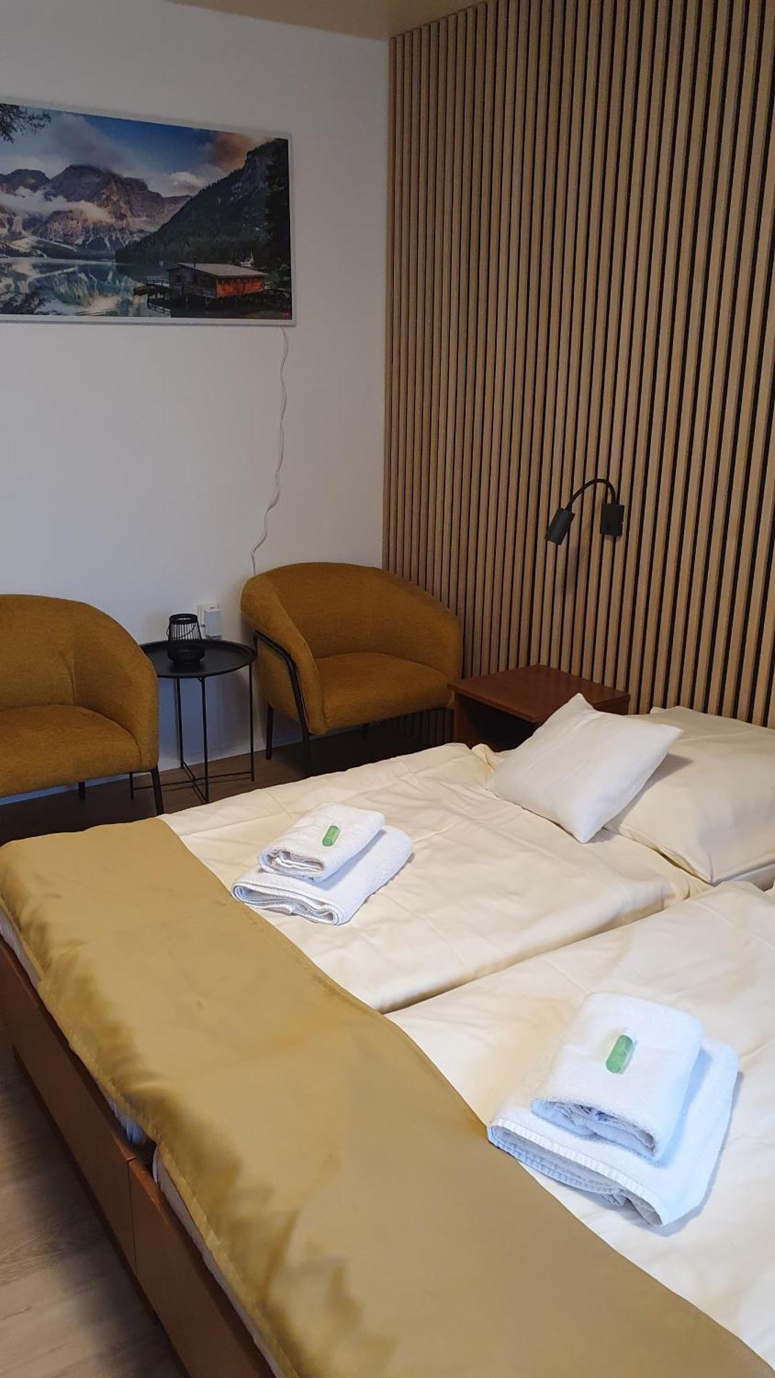 Hotel Felicia Kaluža Extérieur photo