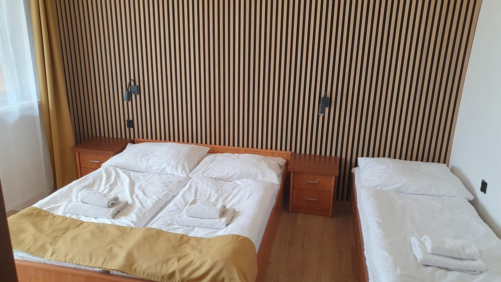 Hotel Felicia Kaluža Extérieur photo